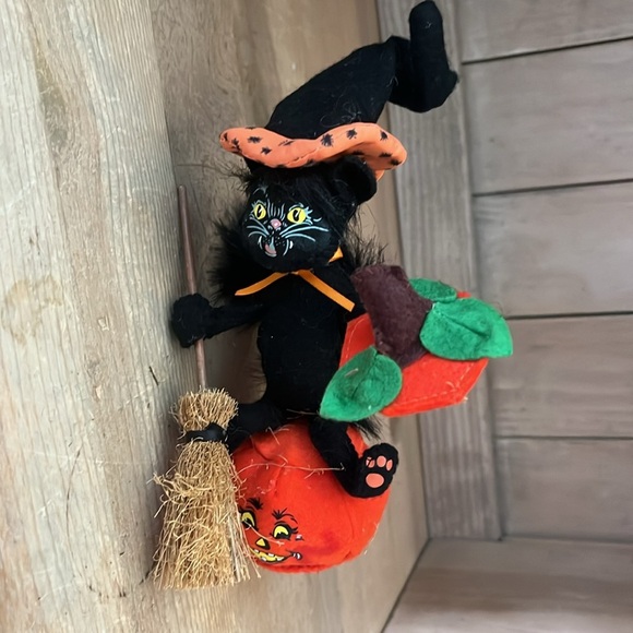 Annalee Witch Cat “Midnight Ride Kitty” Pumpkin Broom Hat - Picture 11 of 11